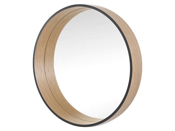 lustro w dekoracyjnej ramie