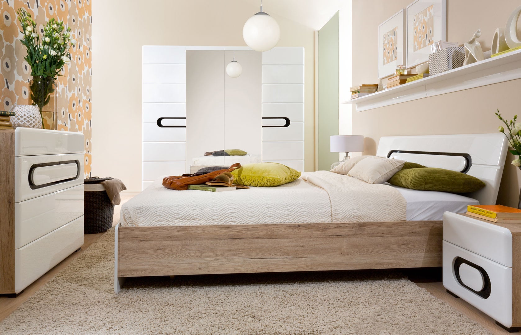 Black Red White, kolekcja Byron