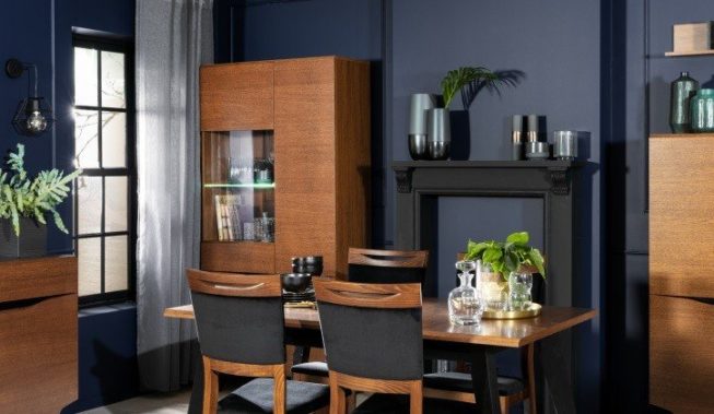 Szklana witryna w salonie