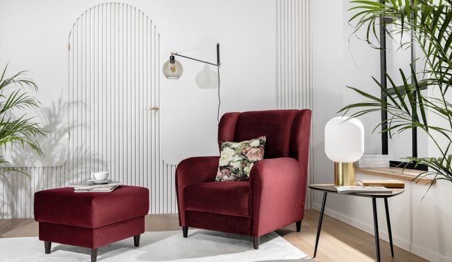 Pufa – wielofunkcyjna i designerska dekoracja salonu
