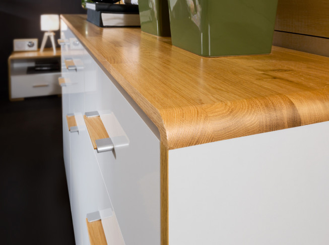 Black Red White, komoda Bari