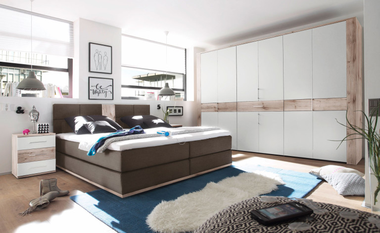 Black Red White, Top 5 Instagram