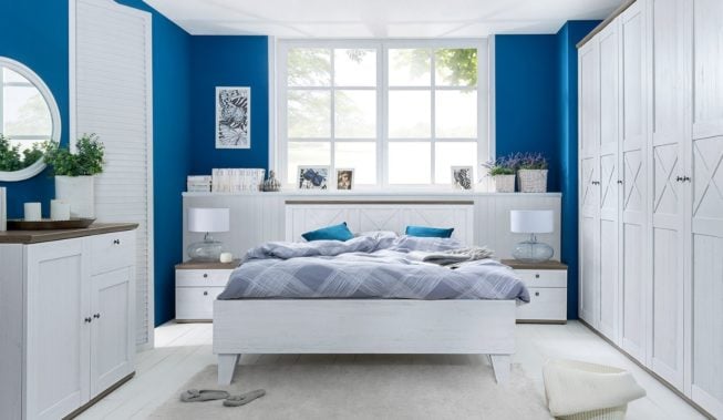 Minimalistyczna sypialnia ze stylowym twistem