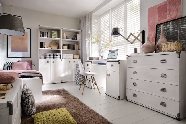 Black Red White, kolekcja mebli Indiana, komoda Indiana – 799 zł, regał Indiana – 799 zł