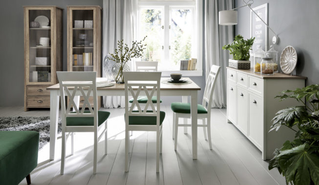 Wybieramy krzesła do jadalni: drewniane, plastikowe czy tapicerowane?