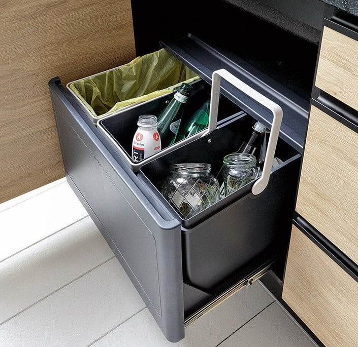 Kosz do segregacji śmieci z uchwytem