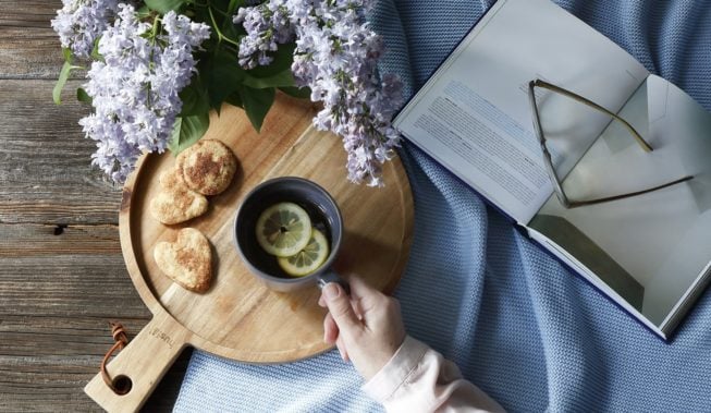 Rozgrzej się! Jesienno-zimowe przepisy na pyszną kawę i  herbatę