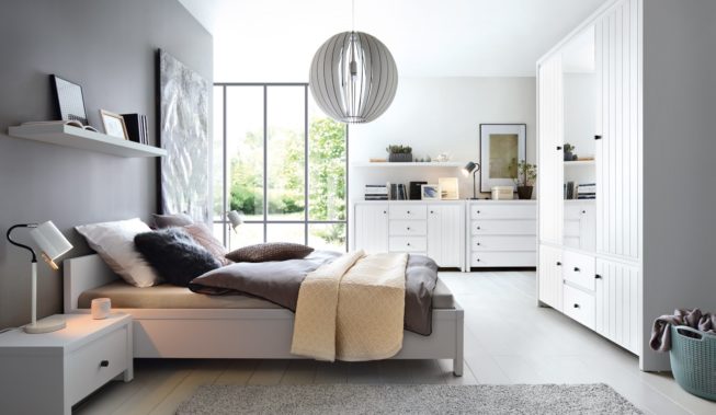 Jak pościelić łóżko? Proste sposoby na porządek w sypialni