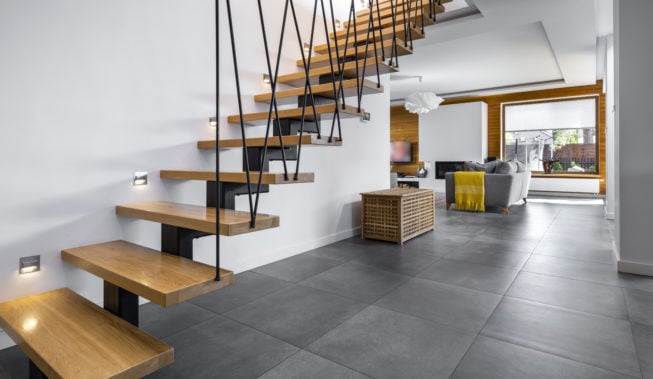 Jak wykorzystać przestrzeń pod schodami?