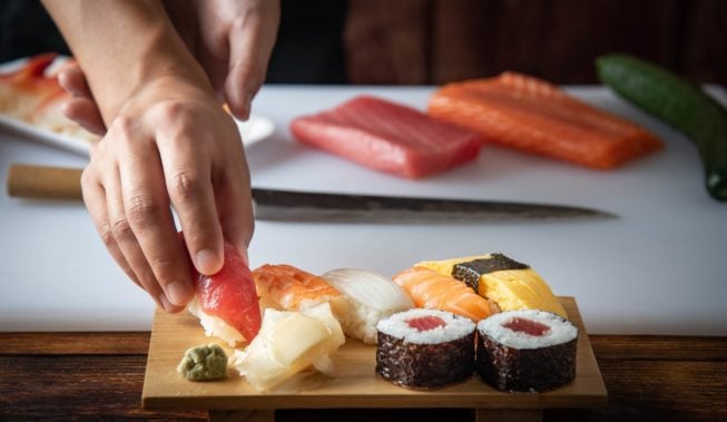 Jak zrobić idealne domowe sushi? Przewodnik krok po kroku!