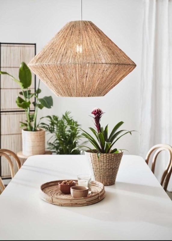 Lampa wisząca Straw – naturalne elementy dodają wnętrzom uroku i domowego ciepła.