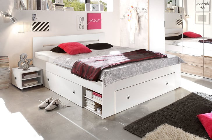 Avec ses tiroirs et ses étagères, le lit Stefan permet de gagner de l'espace dans une petite chambre.