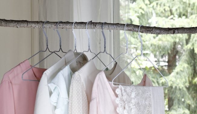 Poznaj rodzaje wieszaków na ubrania do szafy!