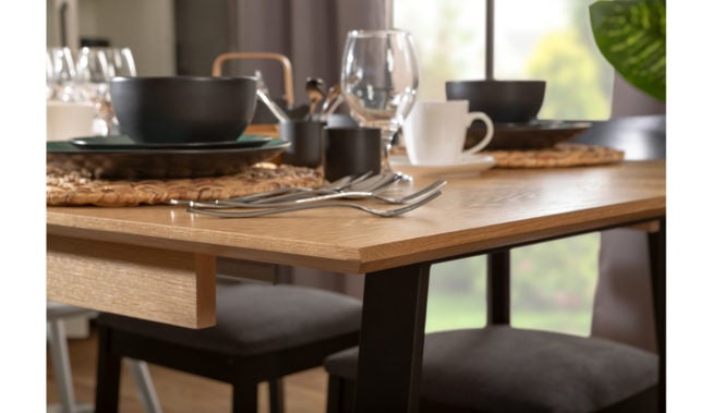 Personalizowany stół: na zamówienie czy niekoniecznie?