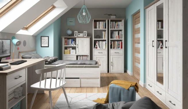 Porządek w chaosie – o roli regału w pokoju nastolatka