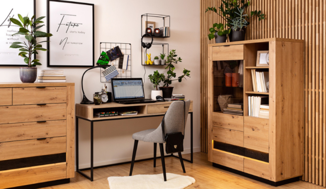 Komfortowo i stylowo – sprawdź, jak wydzielić miejsce do pracy przy biurku w salonie