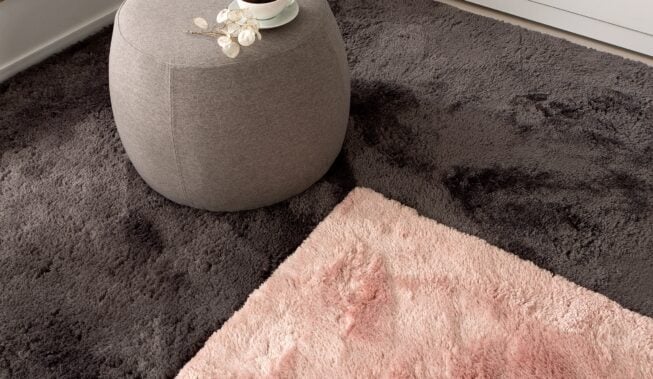 Czym wyczyścić dywan, by wyglądał jak nowy? 6 sprawdzonych sposobów na pozbycie się plam i zabrudzeń