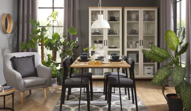 Rozkładany stół – niezastąpiony bohater małych jadalni