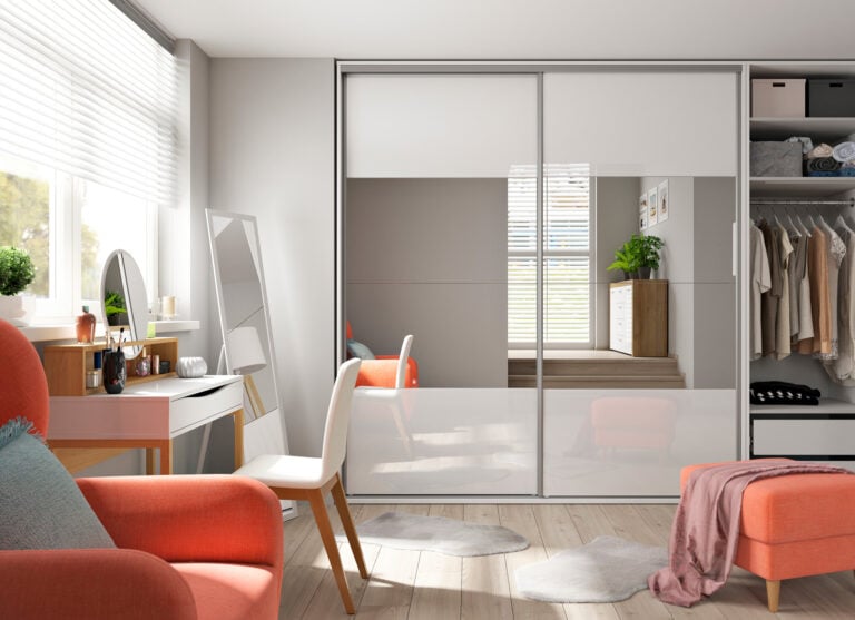 Białe szafy do sypialni nastolatki