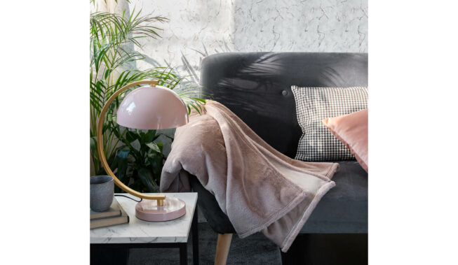 Koc przyjazny dla skóry – przewodnik po materiałach