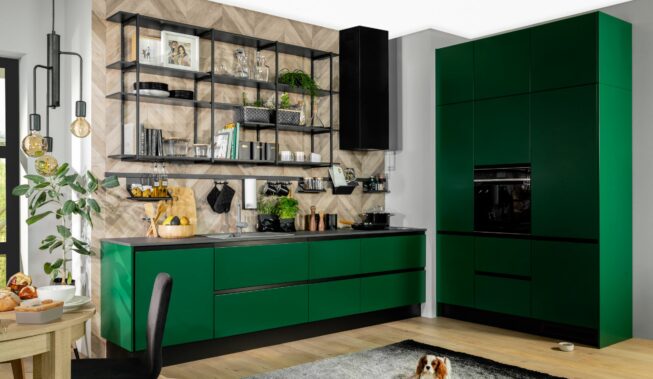 Pomysł na półki w kuchni, czyli funkcjonalna i modna przestrzeń