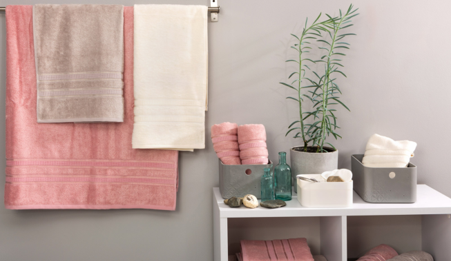 5 pomysłów na aranżację szarej łazienki. Jakie dodatki wybrać?