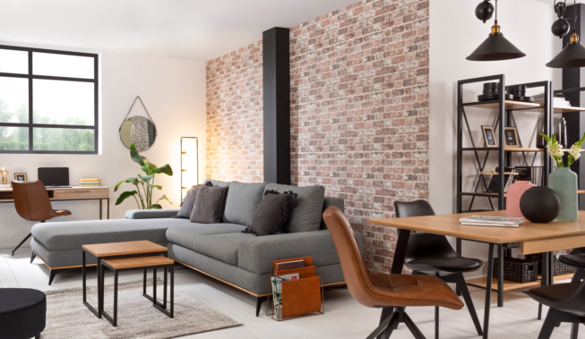 Pokój dzienny niejedno ma imię – aranżacja wielofunkcyjnego wnętrza w stylu loftowym