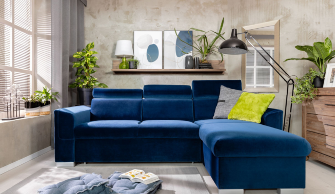 Okiem Mistrza BRW: w jakich wnętrzach sprawdzi się granatowy narożnik?