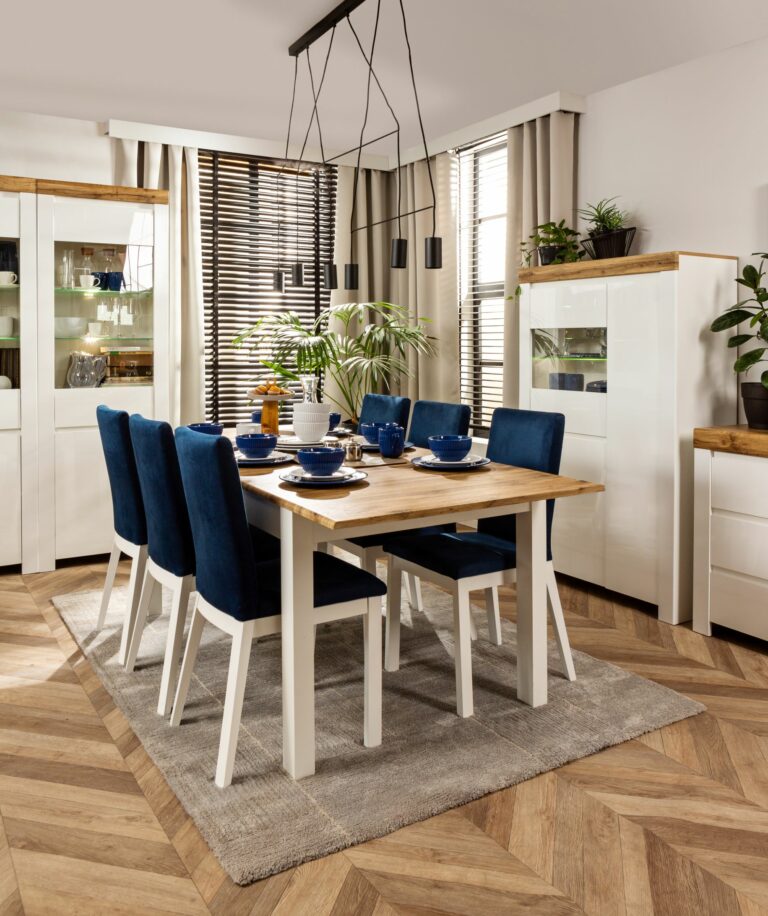 Stół Holten 2, krzesła Holten 2