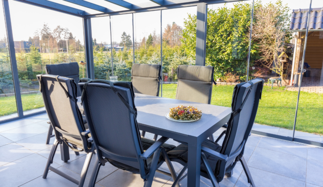 Jak urządzić ogród zimowy? Pomysły na aranżację oranżerii