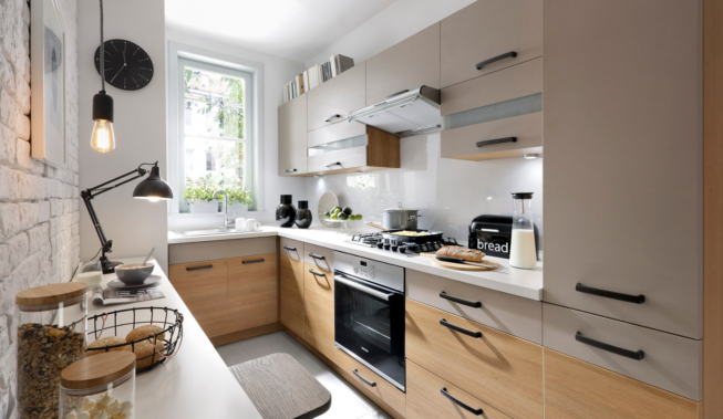 Nie wiesz, jak urządzić wąską kuchnię? Sprawdź, jakie meble będą najlepsze!