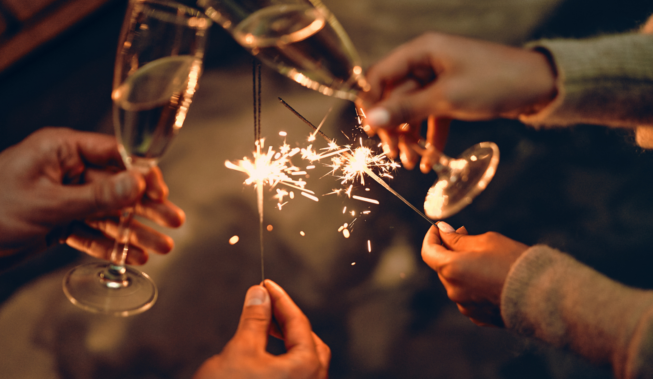 Urządzasz sylwestra w domu? Sprawdź, jak podawać drinki!