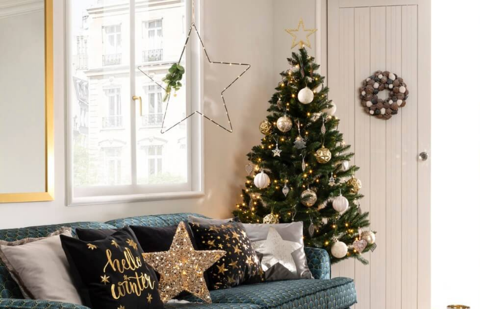 Новогодние украшения в гостиной