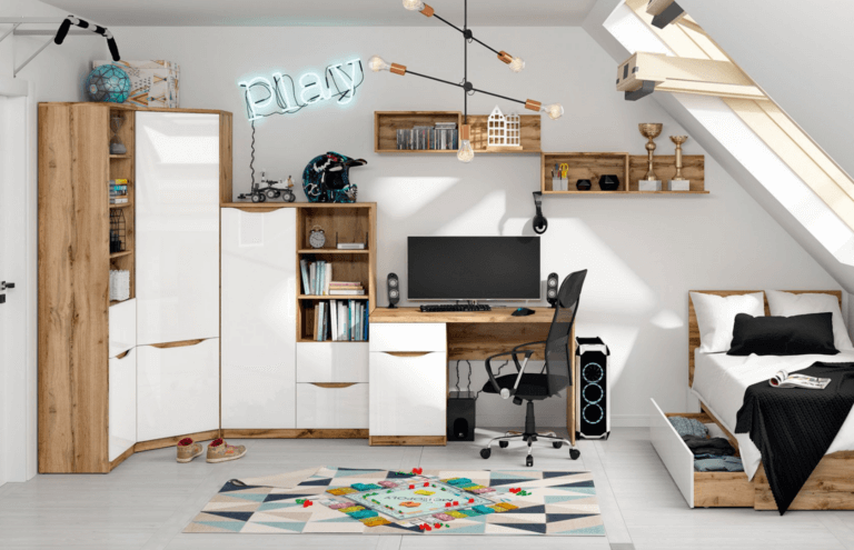 pokój młodzieżowy na poddaszu
