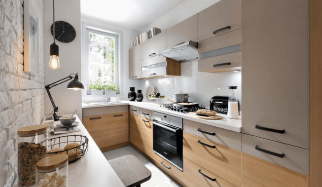 Dodatkowy blat w kuchni – sposób na funkcjonalną aranżację