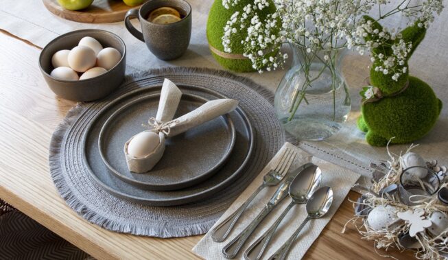 Stół na wielkanocne śniadanie – zobacz, jak go przygotować!