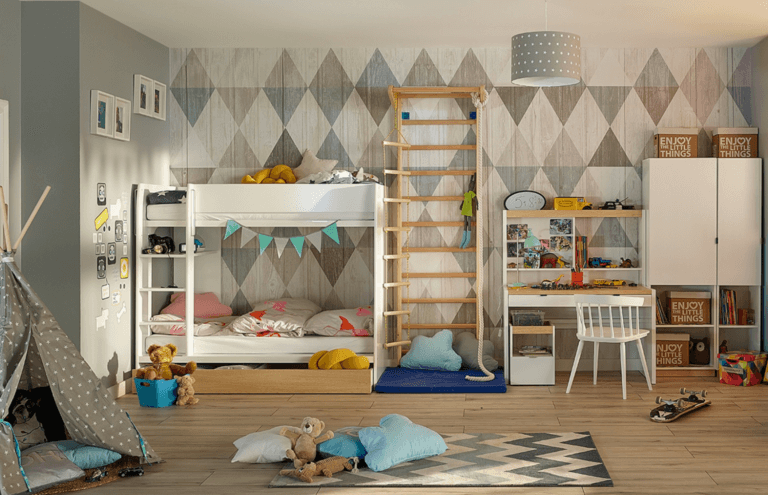 mały pokój z łóżkiem piętrowym