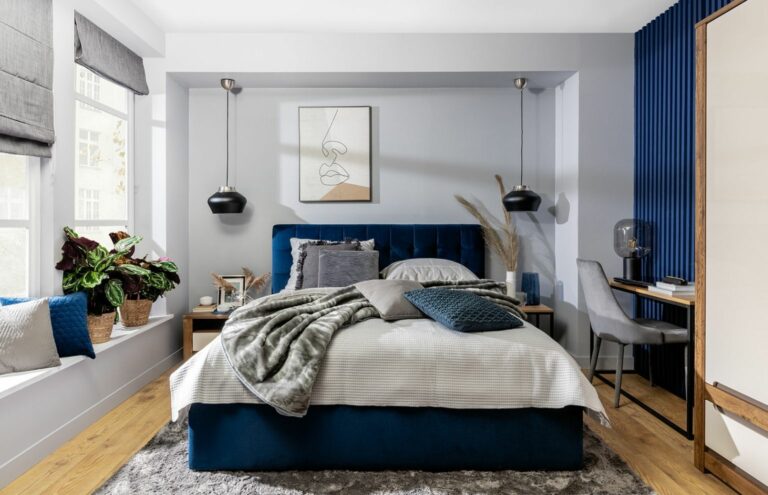 łóżko z zagłówkiem czy bez