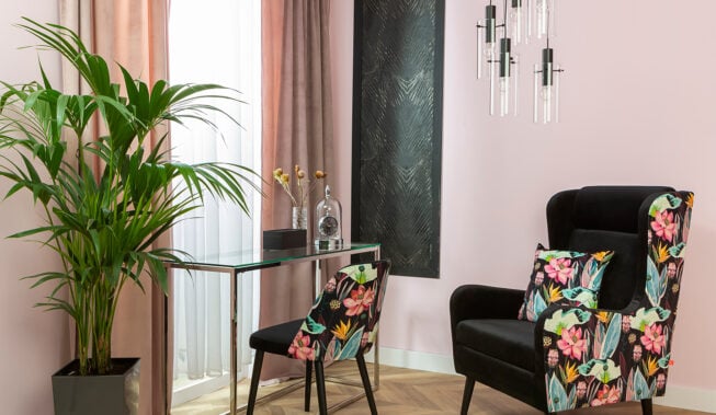 Fotel uszak w salonie – aranżacje