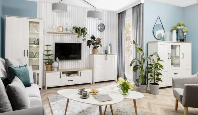 Szara kanapa w salonie – aranżacje