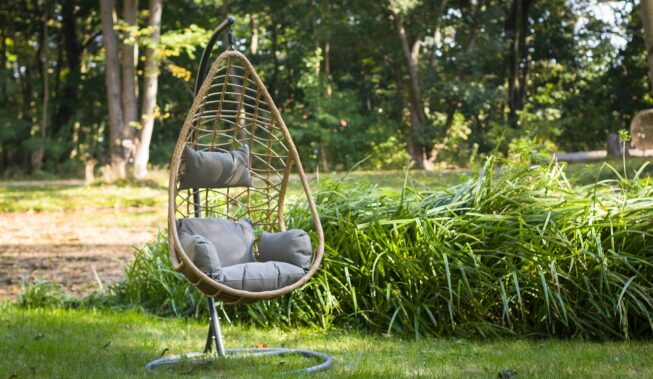 Fotel wiszący – aranżacje w letnim stylu!