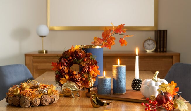 Jesienny wystrój salonu – jakie dekoracje wybrać?