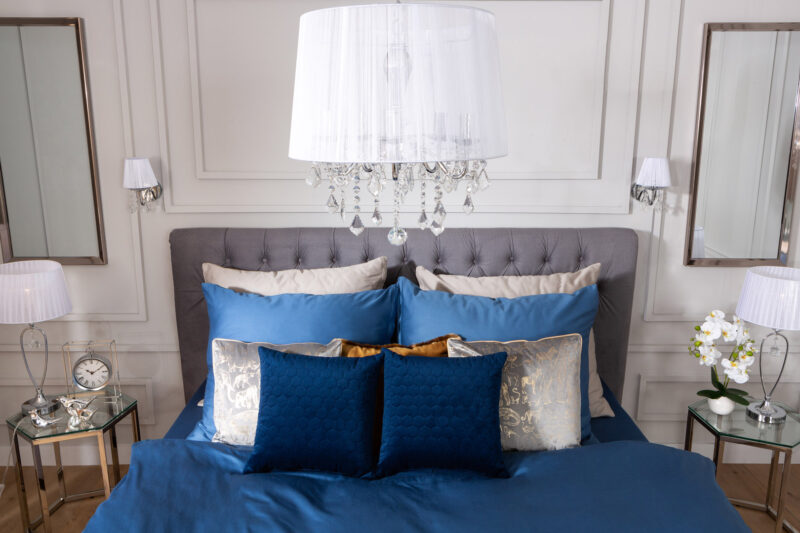 Sypialnia z lampami Cornelia