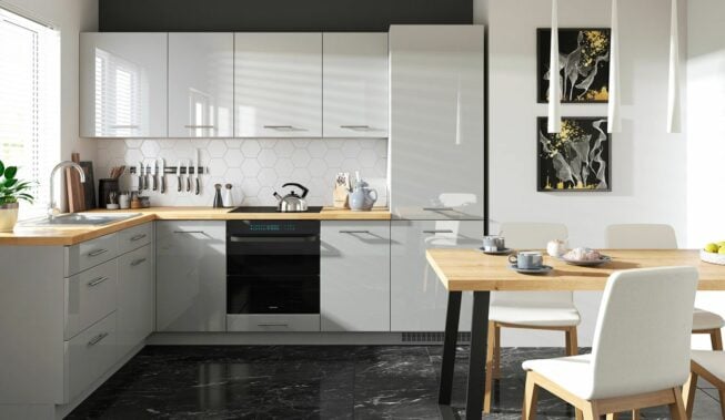 Kuchnia z ciemną podłogą — aranżacje
