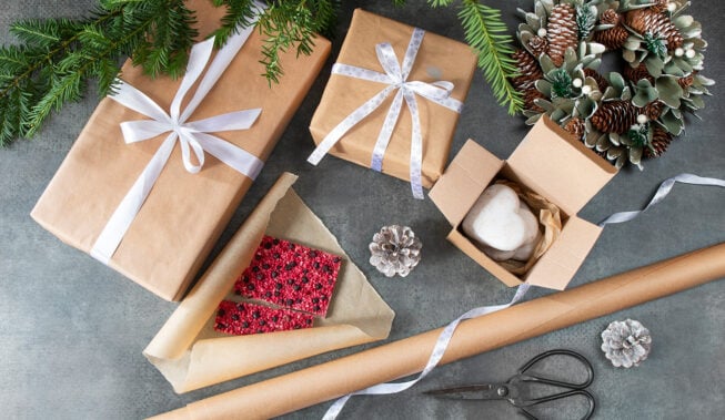 Jak zapakować prezent świąteczny? BRW podpowiada!