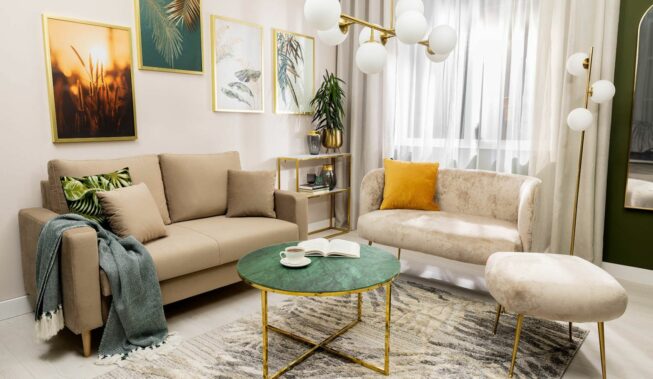 Szaro-złoty salon — aranżacje