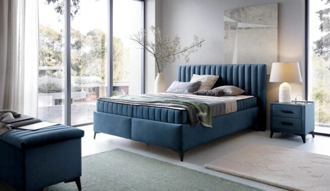Jak urządzić granatową sypialnię? Inspiracje i pomysły na aranżacje