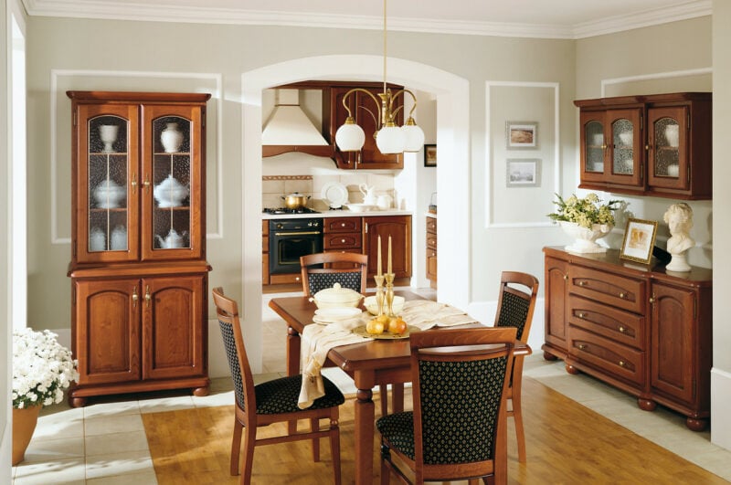 Łuk w salonie z jadalnią