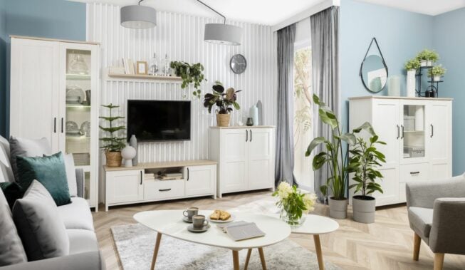 Białe lamele w salonie – aranżacje