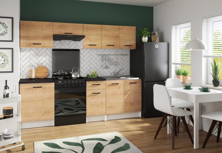 Mała kuchnia z oknem na środku - Komplet kuchenny Sara Line 240